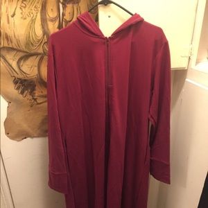 Meaneor gown with hood
